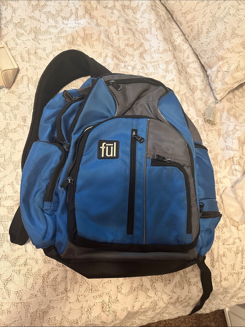 ful Blue and Gray Men's Backpack – Rugged Everyday Commuter Pack